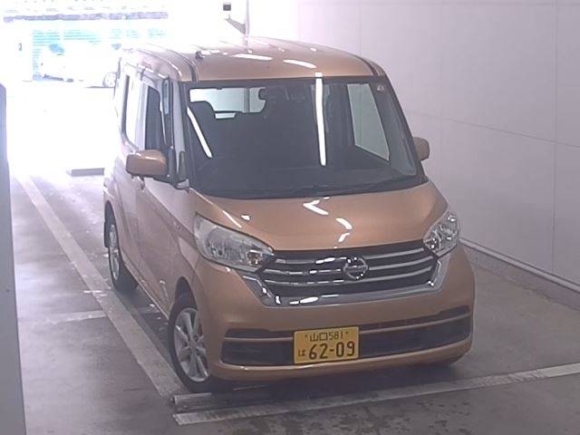 3007 NISSAN DAYZ ROOX B21A 2017 г. (NAA Fukuoka)